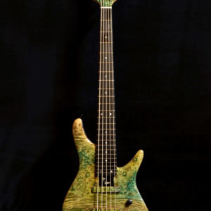 NB5E 33 BM/A-MAHO2P/Emeralds<br />
Birthstone series 2015 – 2016